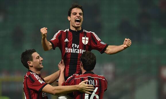 进球都靠旧将？AC米兰转会花2亿全部打水飘，网友：巨大讽刺