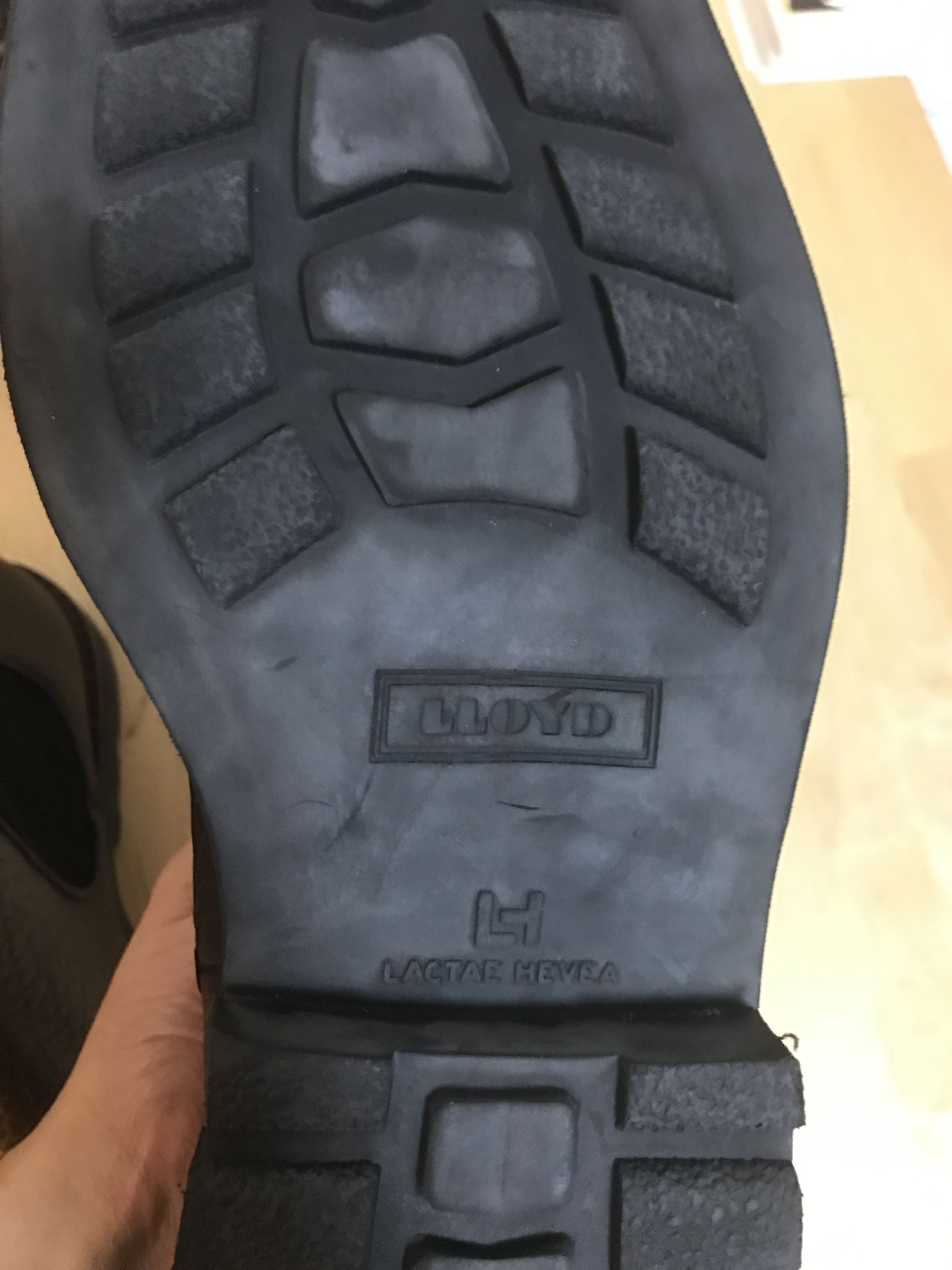 休闲皮鞋哪个牌子性价比高,什么牌子的休闲皮鞋好