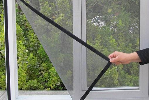 纱窗怎么安装纱窗布,纱窗掉下来了怎么装上去妙招