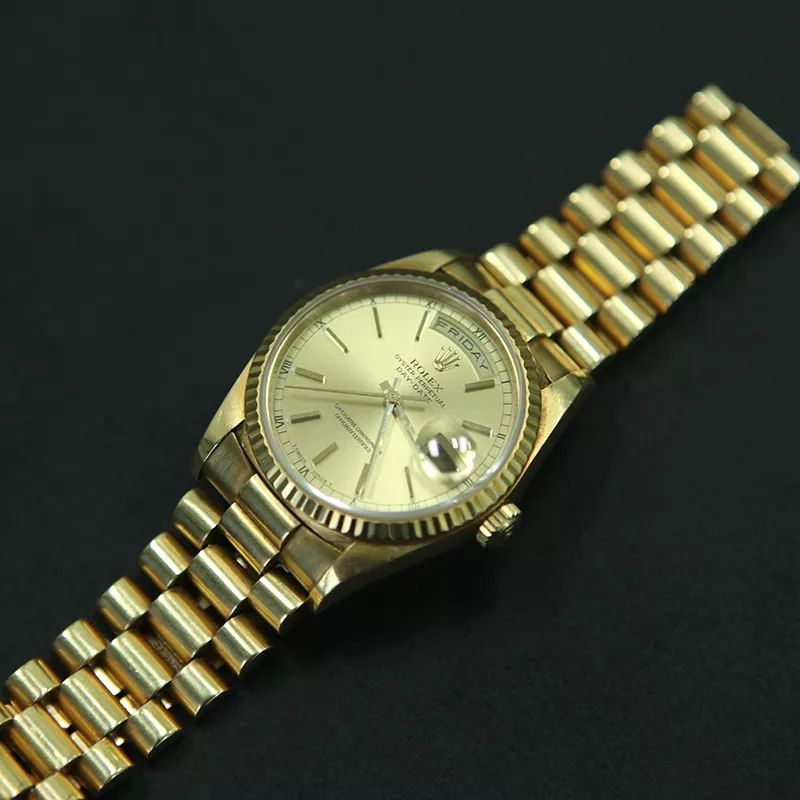 那个男人，卖钻石，懂表，更懂优雅与浪漫是何物