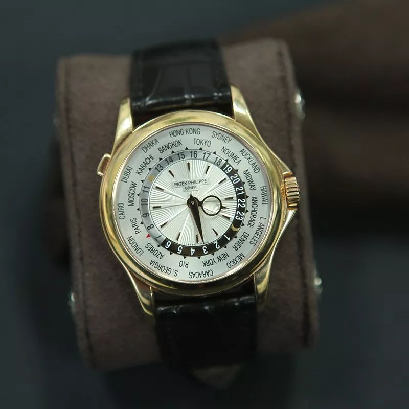 那个男人，卖钻石，懂表，更懂优雅与浪漫是何物