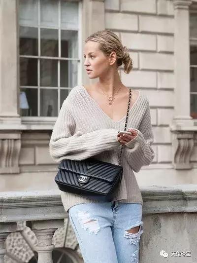 项链搭打底衫温柔冬季,项链搭配衣服的技巧平价