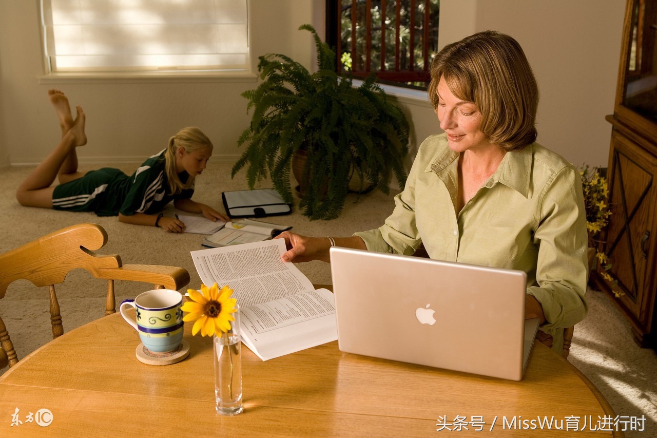 职场宝妈边上班边带俩娃日常生活,职场宝妈带娃出游