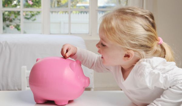 总是乱花父母的钱怎么办,孩子乱花钱通常父母怎么解决
