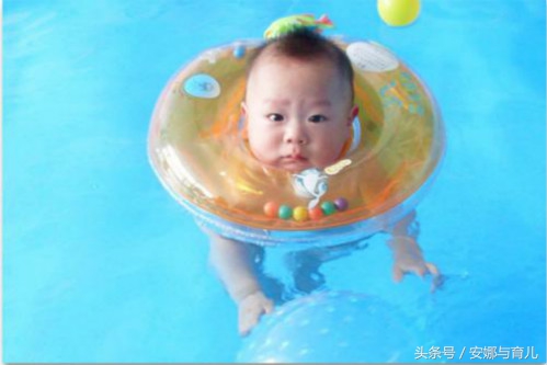 都说宝宝游泳好处多多，但是上网一查我却有点犹豫了……