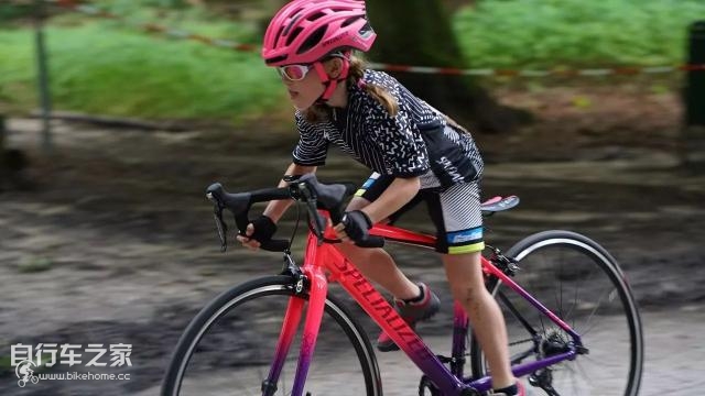 骑而无憾：“年幼的骑行大使”