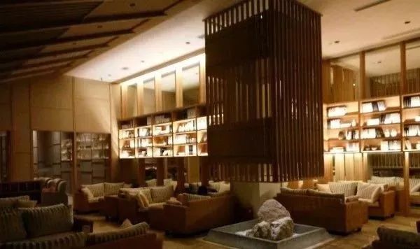 假期冬天泡个温泉放松一下,周末了外面有点冷