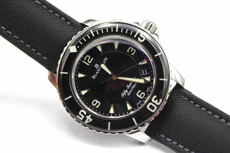 凭我所见 酷黑腕表的迷人魅力