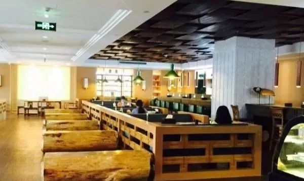 假期冬天泡个温泉放松一下,周末了外面有点冷