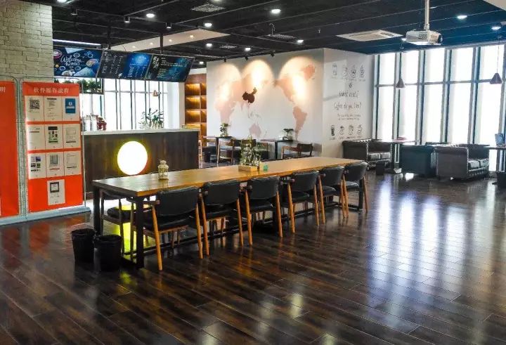 24小时、以旧换新……南京这8大特色书店，去了就不想离开