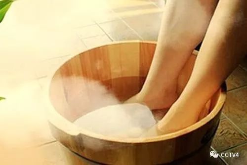 冬天冻手冻脚是什么原因,不求人冬季为什么不在一个战队了