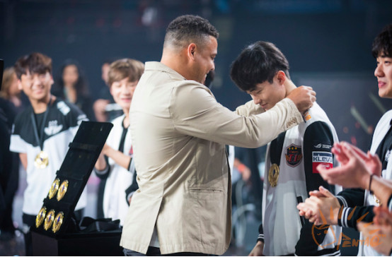 榛勯噾鐭垮伐鑱旂洘,榛勯噾鐭垮伐鎶曡祫