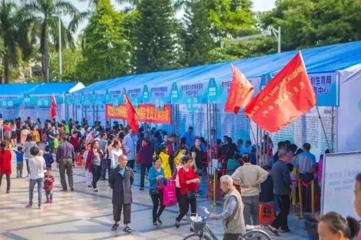 百余名专家云端为民义诊,24小时在线义诊千名医院权威专家