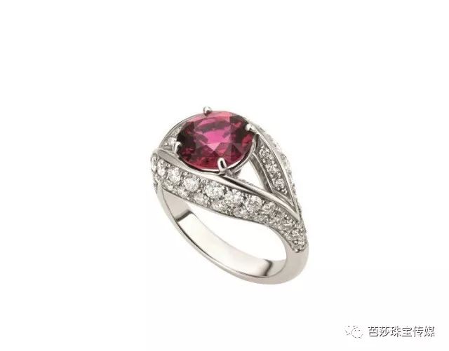 女星们热宠的disco风该戴什么珠宝？Party季绝对帮到你！