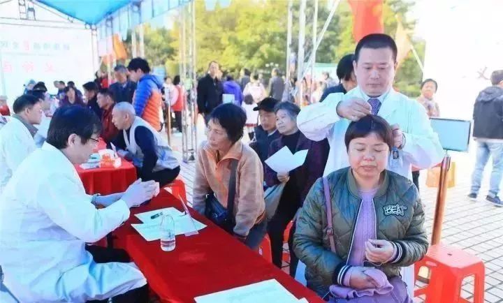 百余名专家云端为民义诊,24小时在线义诊千名医院权威专家