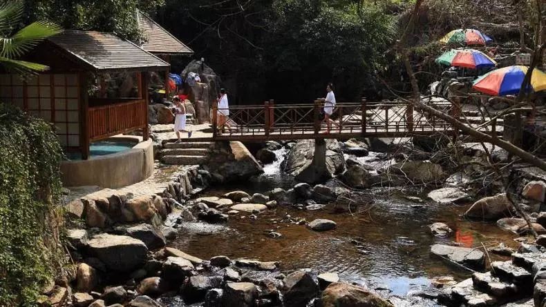 青城山私汤雪景温泉酒店,剑河仰阿莎温泉小镇雪景