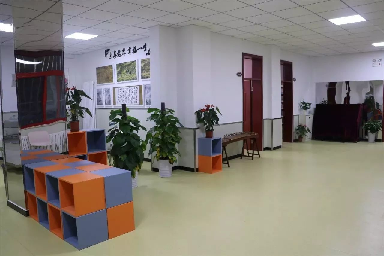 可以购物又可以用别的功能的软件,可以购物又可以吃饭的地方