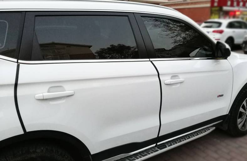 新车有防撞条,新车防剐蹭防撞条