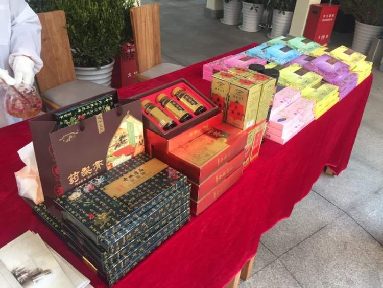 12.25|周到晨报：女白领随手撕倒刺感染，手指肿成萝卜！看完你还敢手欠吗？