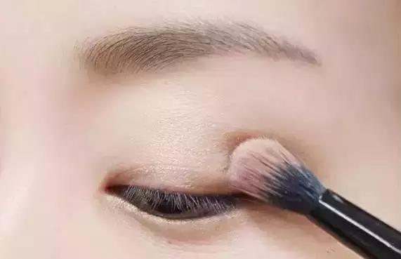 几十块眼影和几百块的差不多,几十块钱眼影推荐哪款好用