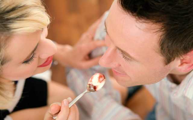 红颜蓝颜处久了，头顶就绿了，爱情就黄了