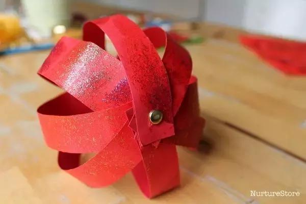 幼儿园元旦手工制作：鞭炮灯笼卡纸舞龙等，8个教程“年味”十足