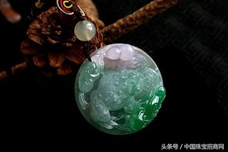 翡翠金蟾寓意及象征,翡翠金蟾的巧妙作用