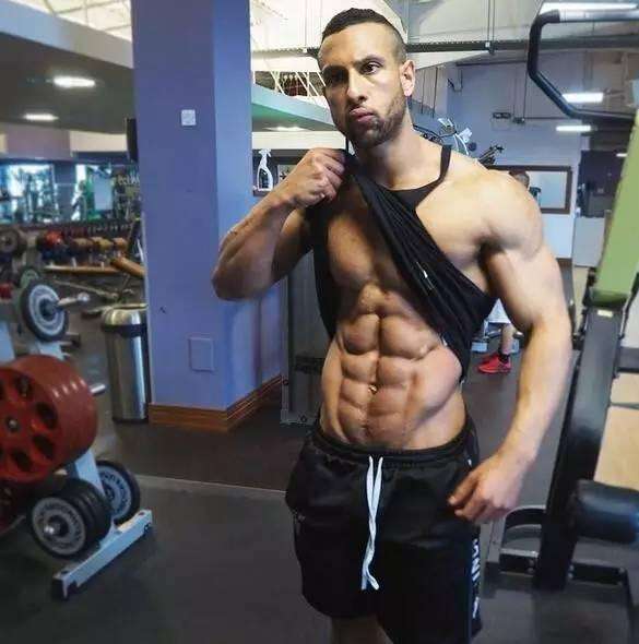 适合新手的腹肌训练方法三天见效,健身房人鱼线公狗腰训练