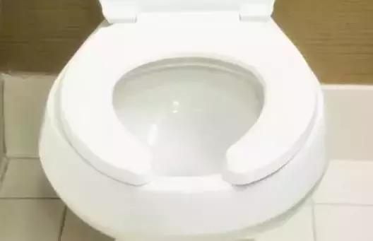马桶潮湿更容易滋生细菌,家里马桶脏脏的都不想去了