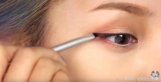 用眼线笔画眼线的画法视频,眼线难画怎么办