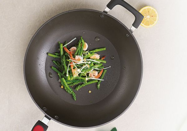 不粘锅掉了涂层后再使用有毒吗,不粘锅掉了涂层有害吗