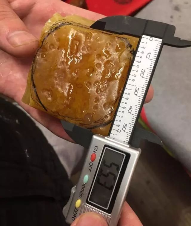 蜜蜡开料加工的直播间,顶级蜜蜡开料