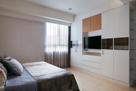 卧室床尾插座正对床中间风水好吗,卧室床尾不能正对的方位