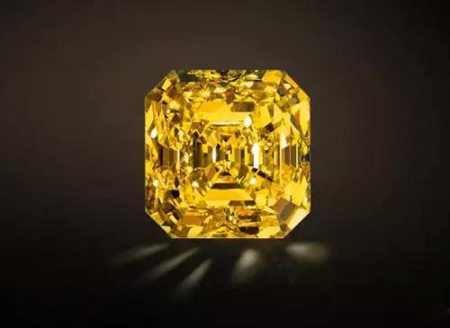 发黄的钻石≠黄钻，手上的钻石发黄了，难道是买到了假货？