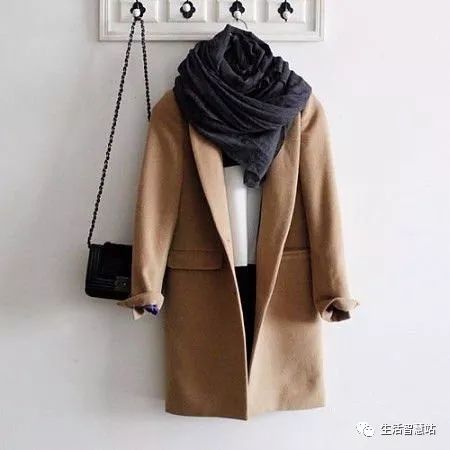 毛呢大衣脏了怎么办？一条毛巾就能解决，不用花钱去干洗店洗了