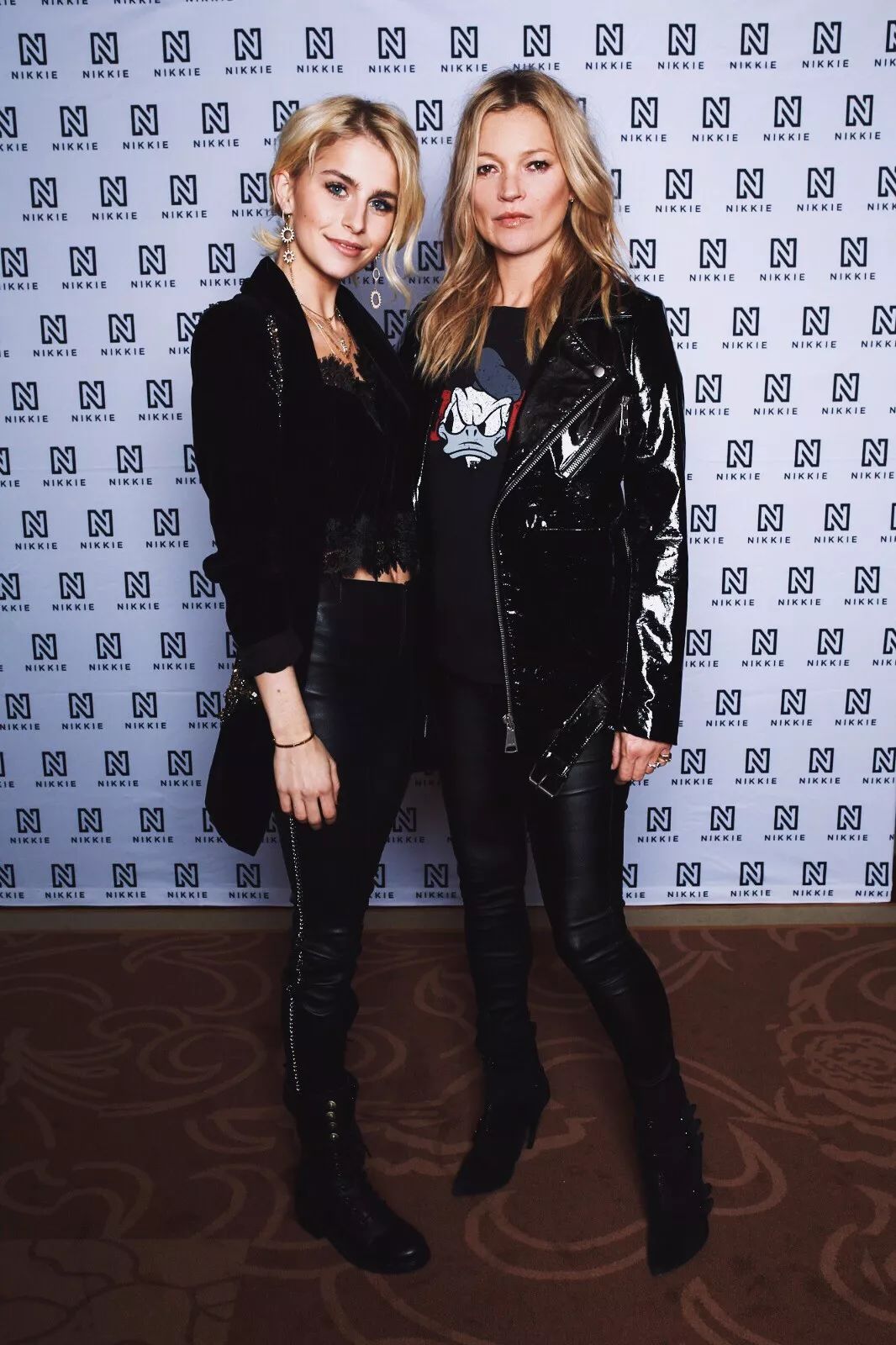 秀还没走完新款就卖光？直击NIKKIE巴黎迪士尼大秀