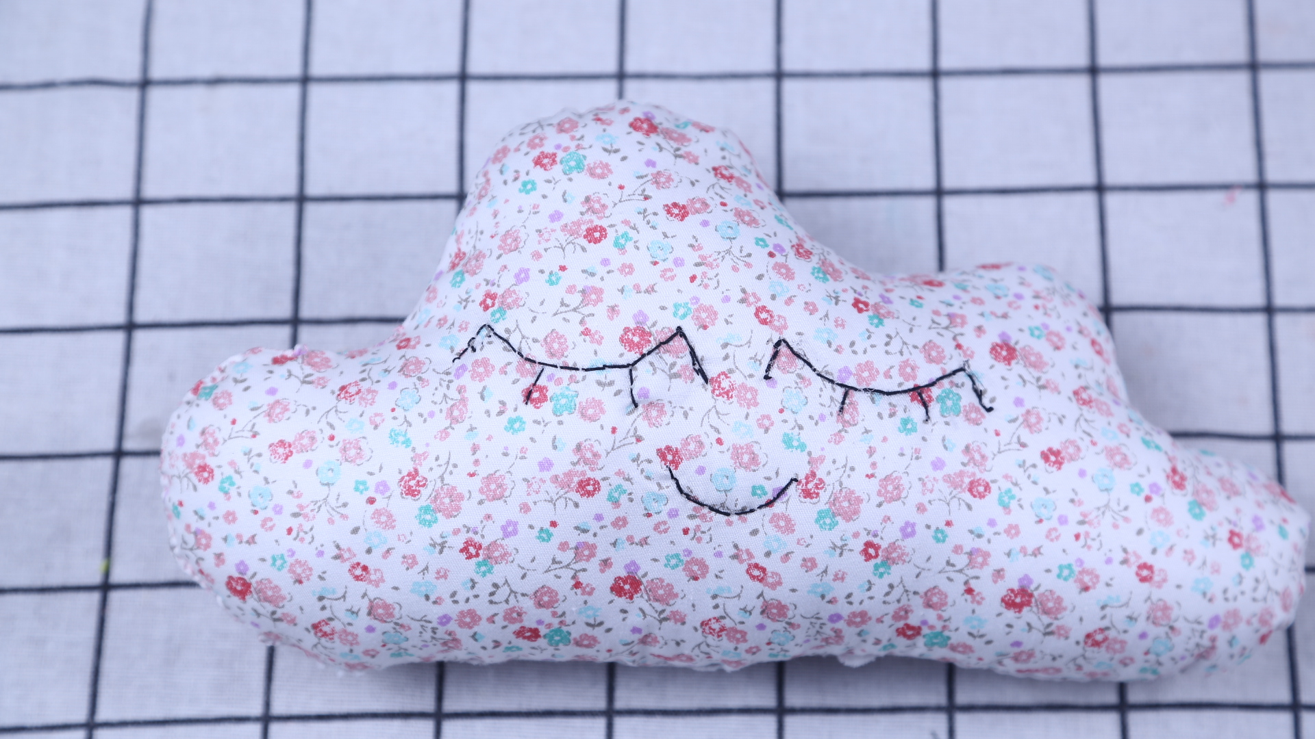 碎布条自制抱枕,碎布条填充抱枕