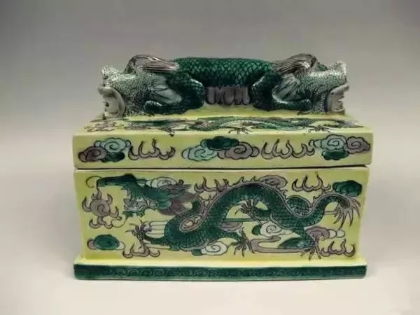 康熙素三彩的釉色,康熙素三彩存世量大吗