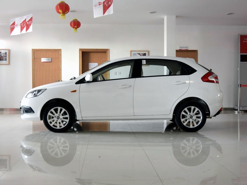 4万左右国产两厢车,最新款国产两厢车