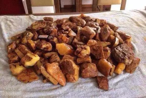 假琥珀蜜蜡用什么做的,假蜜蜡琥珀