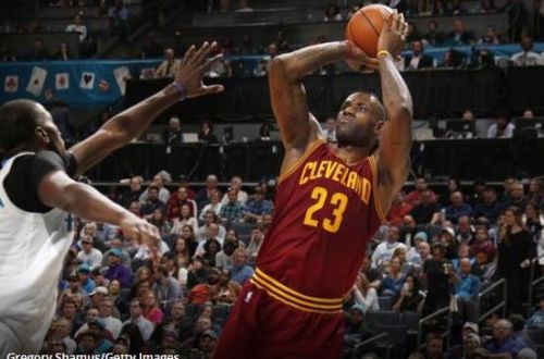 詹姆斯助攻数升至历史第四位,詹姆斯单场助攻纪录常规赛