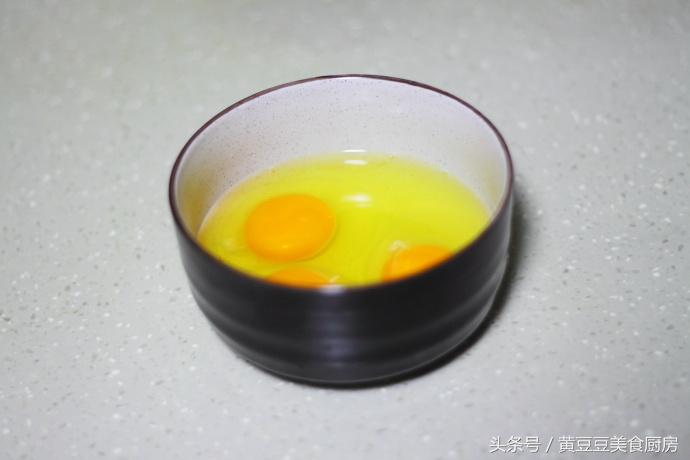 孩子不爱吃米饭，试试这种方法，把它做成紫菜包饭，肯定会抢着吃