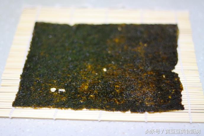 孩子不爱吃米饭，试试这种方法，把它做成紫菜包饭，肯定会抢着吃