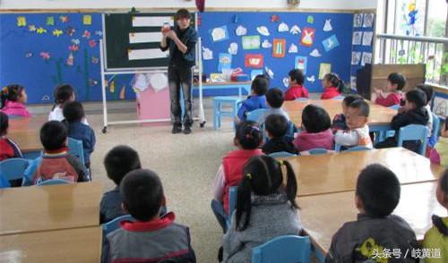 小孩子轮状病毒呕吐后反复发烧,小孩轮状病毒感染上吐下泻