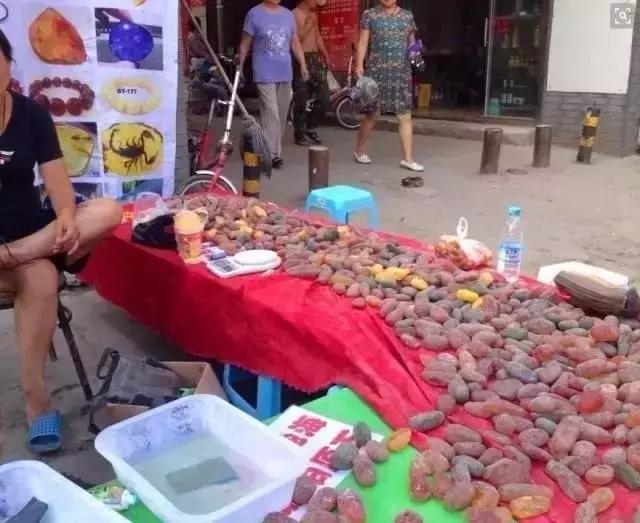 假琥珀蜜蜡用什么做的,假蜜蜡琥珀