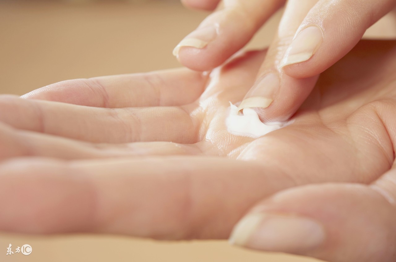 冬天手特别干有什么小妙招,冬天手干得厉害怎么护手