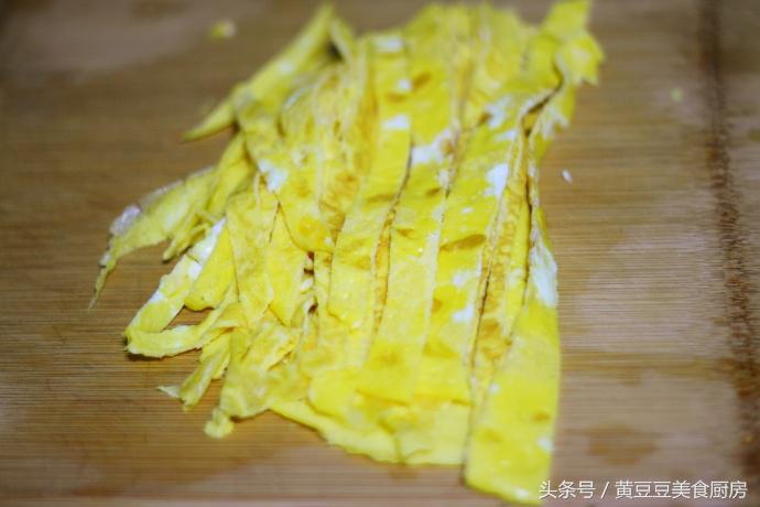 孩子不爱吃米饭，试试这种方法，把它做成紫菜包饭，肯定会抢着吃