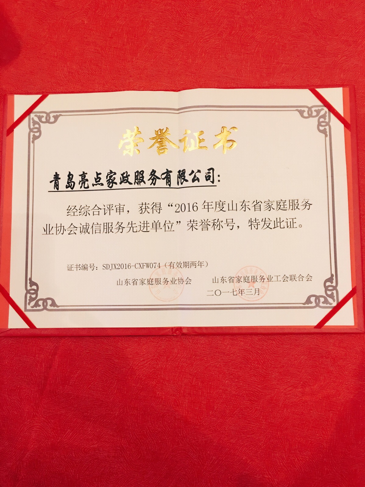 宝宝只吃一侧奶另一侧需要排空吗,孩子只吸一侧奶会出现什么情况