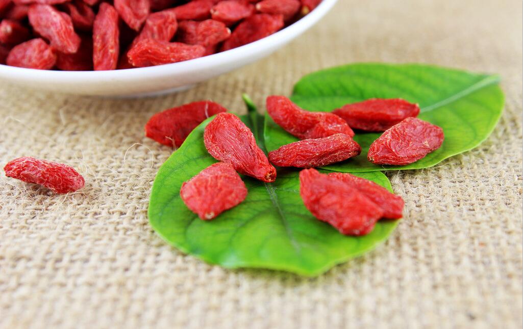 怎么避免枸杞受潮,枸杞受潮了怎么把它弄干