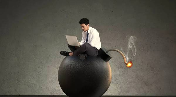 大V和柏拉图之间，还差了一百个知识付费